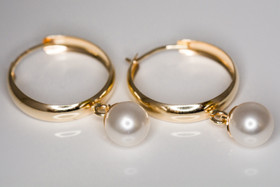 Rengaskorvakorut Ø15mm, 8mm helmiäinen