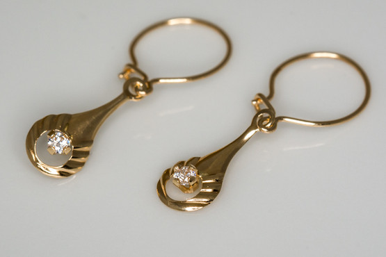 Avopisarakivikorvakorut