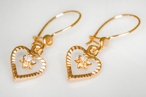 Avosydänkorvakorut timantilla