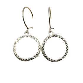 Hopeinen kuvioitu rengas 14mm, koukkukorvakoru 