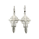 Ornamenttiristi koukkukorvakorut.