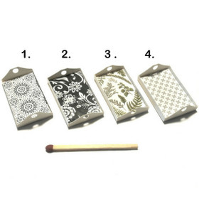 Nukkekodin Tarjotin - Suorakaide M, eri kuoseja