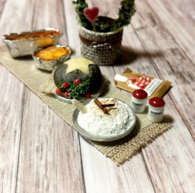 Nukkekodin Riisipuuroastia + kaneli- ja sokeripurkit