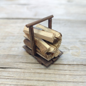 Nukkekodin Puinen puunkantokori + halot (ruskea)