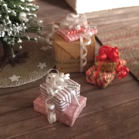 Nukkekodin Lahjapaketit - Vaaleanpunainen