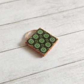 Nukkekodin Pannunalunen - Retrokukka pyöreä (4 eri väriä)