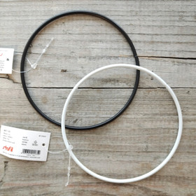 Metallirengas 10 cm - Musta tai valkoinen