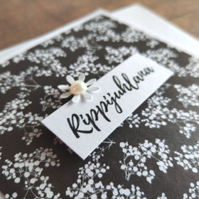 Kortti - Rippijuhlana Mustavalkoinen (10 x 10cm)