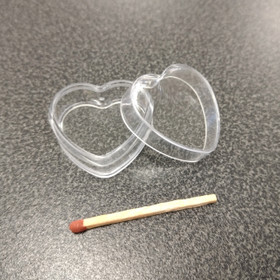 Muovirasia mini sydän lev. 2,1 cm - 1 kpl 