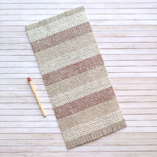 Nukkekodin matto - Pellavaraidat 6 x 12,5 cm