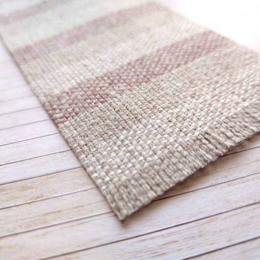 Nukkekodin matto - Pellavaraidat 6 x 12,5 cm