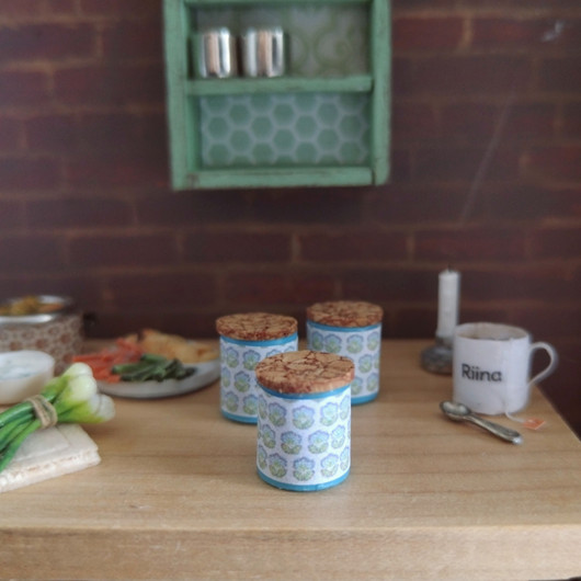 Nukkekodin Säilytyspurkki - Retrokukat Vaaleansininen