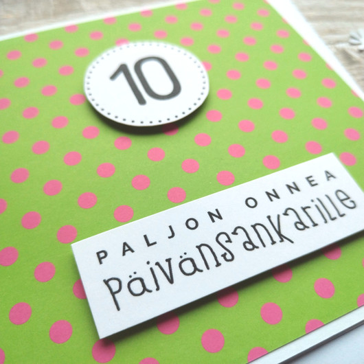 Kortti 10-vuotiaalle - Pinkit pallot 13,5 x 13,5 cm
