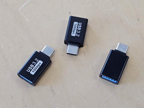 	  USB-C to USB-A adapteri