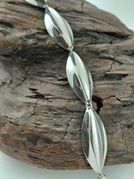 Daria hopeinen rannekoru