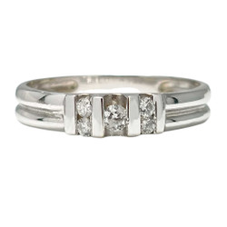 Timanttisormus viidellä timantilla, valkokultaa 