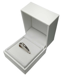 Timanttisormus, 585-valkokultaa 