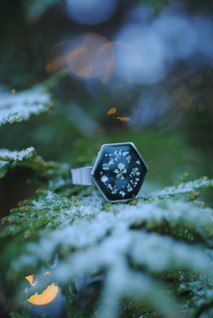 Yuletar-sormus, hopea