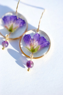 Metsäkurjenpolvi-korvakorut, kulta