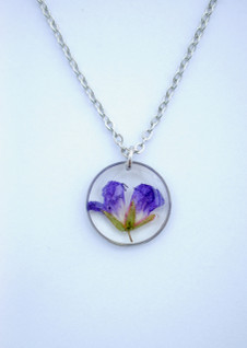 Metsäkurjenpolvi-riipus, hopea 20 mm