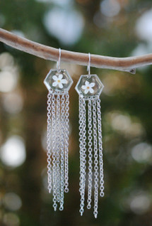 Valotar-korvakorut, valkoinen lemmikki/hopea