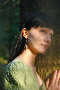 Kulkija -korvakorut sammalakaatilla, teräs