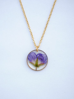 Metsäkurjenpolvi-riipus, kulta 20 mm