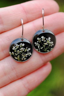 Koiranputki -korvakorut, musta/hopea