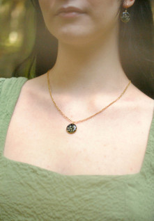 Koiranputki -riipus, kulta/musta