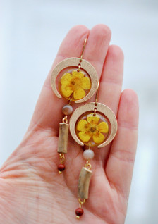 Taivas & Maa -korvakorut, niittyleinikki/kulta