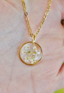 Koiranputki -riipus, kulta