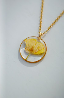 Niittyleinikki-riipus, kulta 20 mm