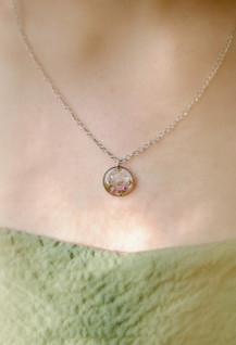 Kanerva -riipus, kirkas/hopea