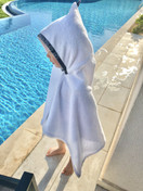 Harmaja pyyhe, valkoinen 