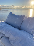 Harmaja tuplapussilakana ja kaksi tyynyliinaa, 100% pellavaa