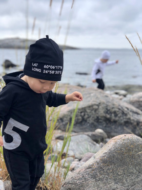 Ulappahuppuhaalari, valkoinen ja musta