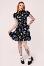 40513 HELL BUNNY MOONLIT MINIMEKKO – kuosi, joka elää liikkeessä