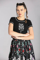 60289 HELL BUNNY ROESIA  – musta crop-toppi, ruusu-tikari -brodeeraus