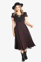 40299 HELL BUNNY CLARICE MAXImittainen mustapunainen sifonkimekko.