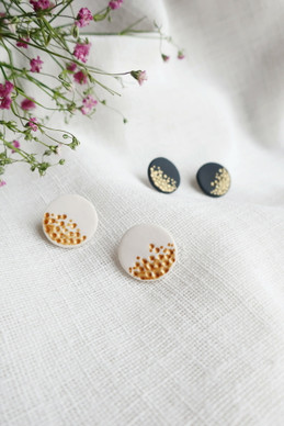 Keramiikkanappi, kultakoristelu