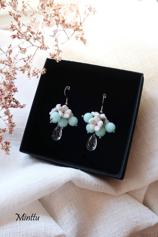 Viola - keramiikkakoru pisarahelmellä, eri värejä