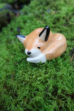 TILAPÄISESTI LOPPUUNMYYTY Kettu -keramiikkaeläin