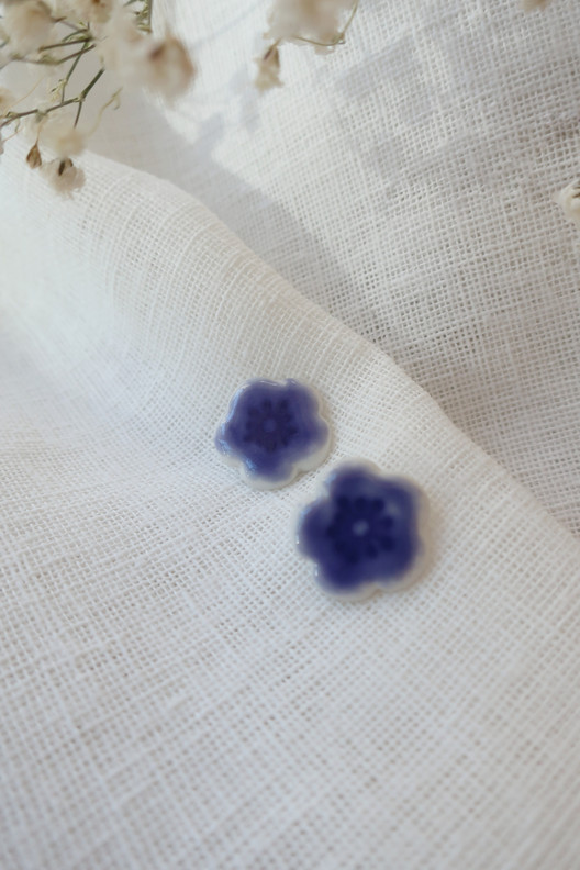 Kukka - keramiikkanappi, eri värejä