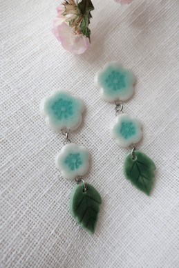 Niittykukka - keramiikkakoru