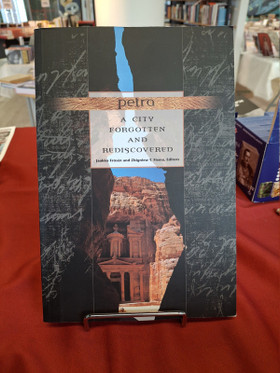 Frösen, Jaakko & Fiema, Zbigniew T (toim.): Petra - A city forgotten and rediscovered