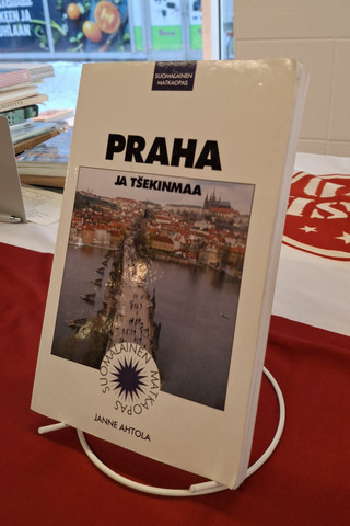 Ahtola, Janne: Praha ja Tsekinmaa