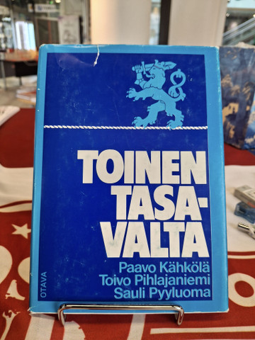 Kähkölä, Paavo, Pihlajaniemi Toivo & Pyyluoma, Sauli: Toinen tasavalta