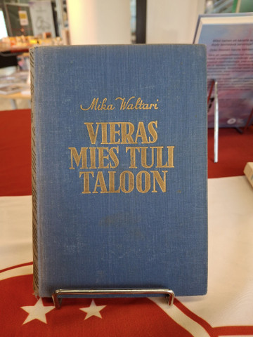 Waltari, Mika: Vieras mies tuli taloon