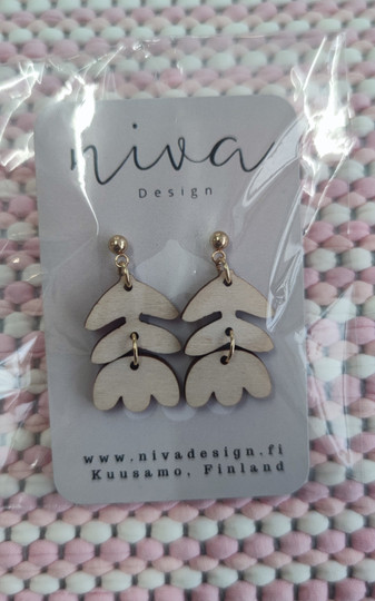 Pieni kukka nurin kurin