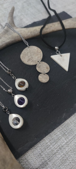 Poronsarvi kaulakorut